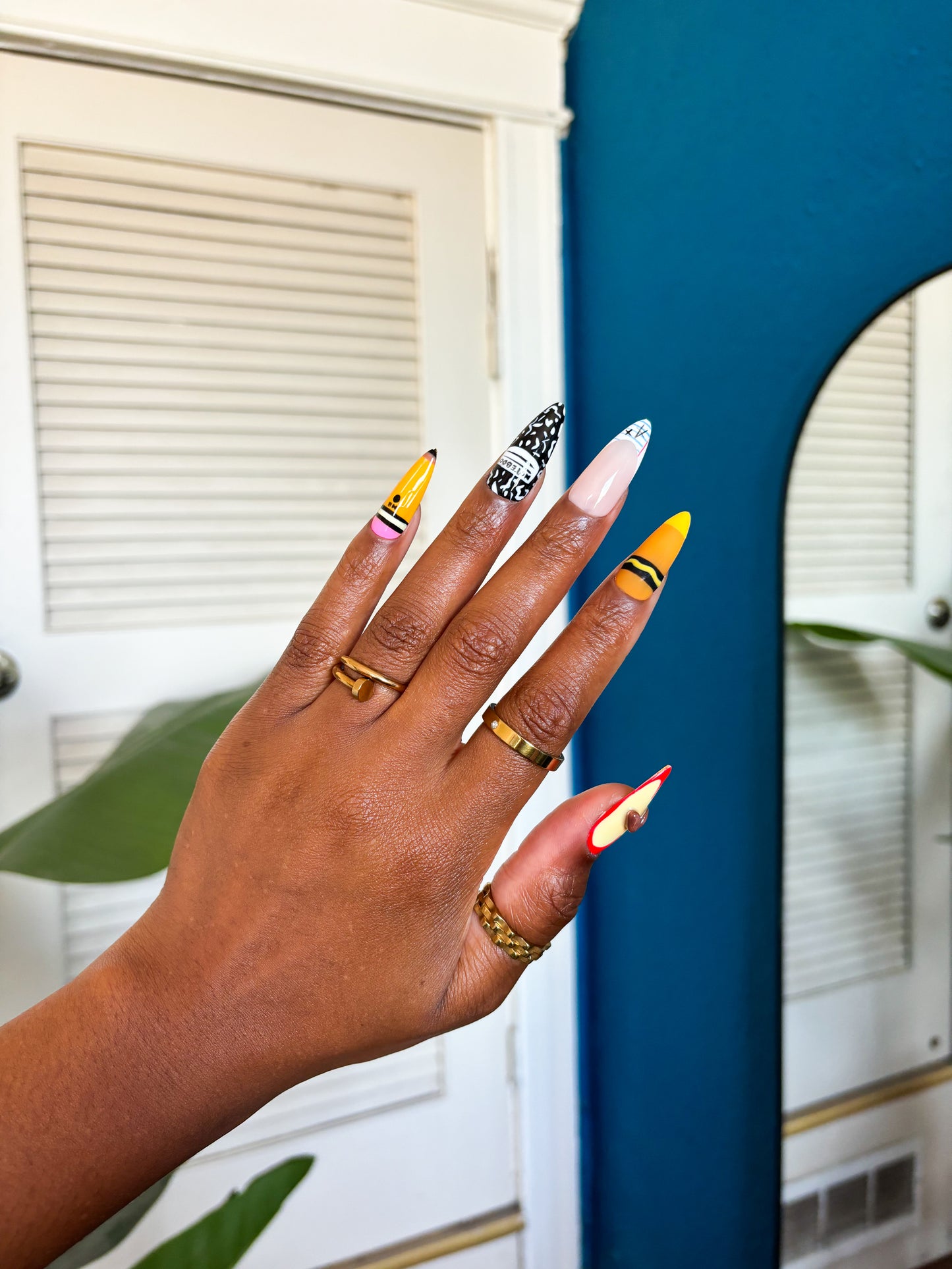 Back to School press-on nail set featuring 3D apple, notebook, notebook paper, crayon and pencil design. Durable, easy to apply, and perfect for celebrating the academic season.